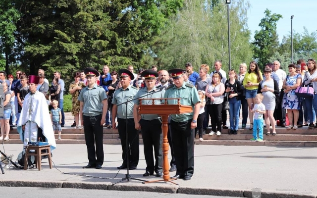 Молодые нацгвардийцы торжественно приняли военную присягу в центре Николаева Фото № 12 Молодые нацгвардийцы торжественно приняли военную присягу в центре Николаева Фото № 12