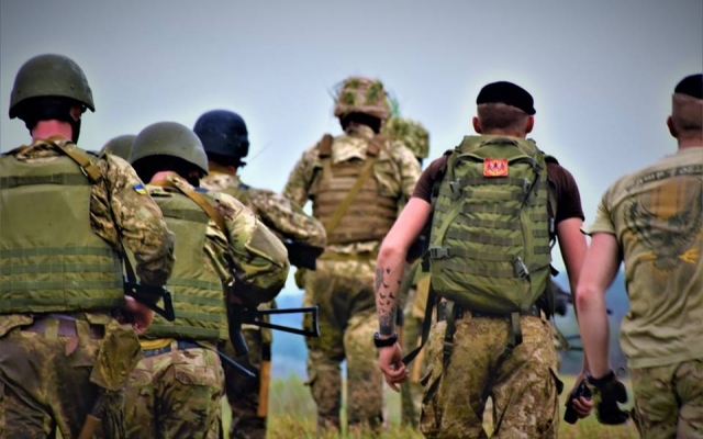 Молодые морпехи вместе с генерал-майором преодолели более восьми километров физических и психологических испытаний Фото № 22 Молодые морпехи вместе с генерал-майором преодолели более восьми километров физических и психологических испытаний Фото № 22