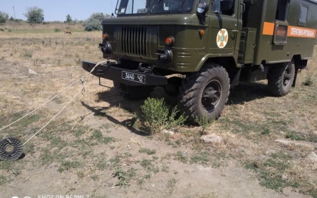 Во Врадиевском районе спасатели вытащили из реки корову, застрявшую в иле Фото № 2 Во Врадиевском районе спасатели вытащили из реки корову, застрявшую в иле Фото № 2
