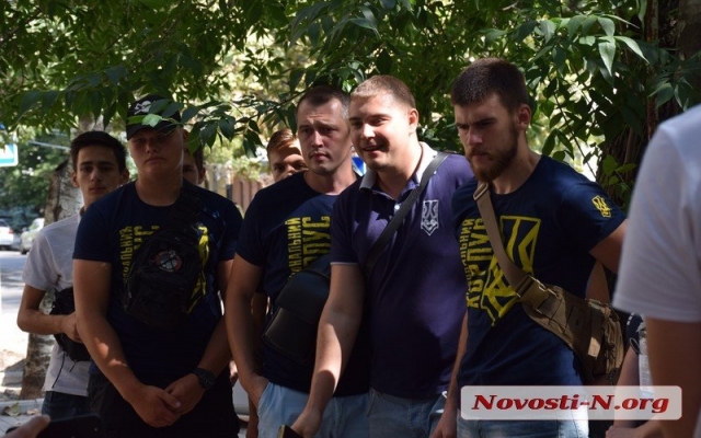 Жители Николаева требуют остановить строительство в сквере Фото № 3 Жители Николаева требуют остановить строительство в сквере Фото № 3