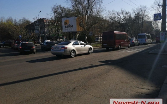 На Центральном проспекте столкнулись три автомобиля, образовалась большая пробка Фото № 7 На Центральном проспекте столкнулись три автомобиля, образовалась большая пробка Фото № 7