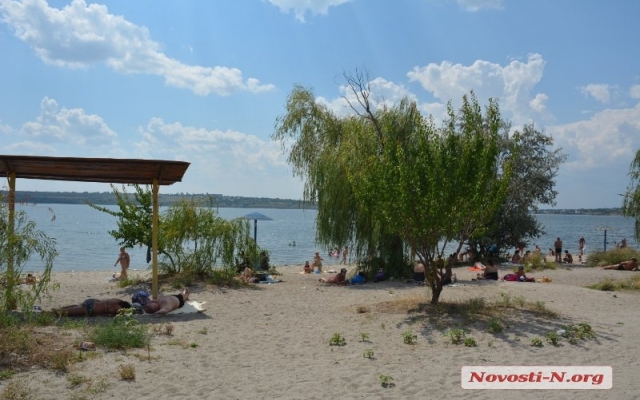 Несмотря на запрет николаевцы отдыхают и купаются на пляжах города Фото № 26 Несмотря на запрет николаевцы отдыхают и купаются на пляжах города Фото № 26