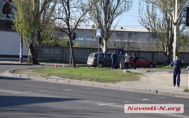 На проспекте Мира автомобиль сбил пешехода, образовалась большая пробка Фото № 4 На проспекте Мира автомобиль сбил пешехода, образовалась большая пробка Фото № 4