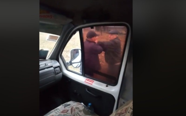 В Николаеве подрались водитель и пассажир из-за переднего сидения, пострадала девочка Фото № 1 В Николаеве подрались водитель и пассажир из-за переднего сидения, пострадала девочка Фото № 1