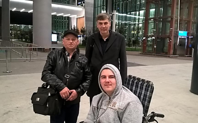 Жителя Николаева, прикованного к инвалидному креслу, отвезли на обследование в турецкую клинику Фото № 5 Жителя Николаева, прикованного к инвалидному креслу, отвезли на обследование в турецкую клинику Фото № 5