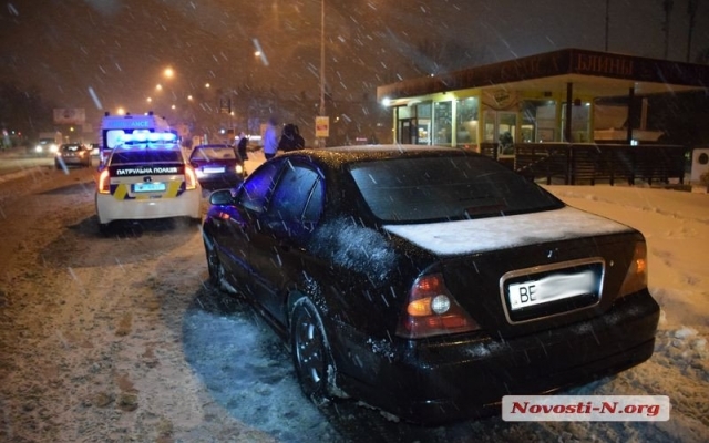 Для двух автомобилей дорога оказалась слишком узкой, в ход пошел газовый баллончик Фото № 0 Для двух автомобилей дорога оказалась слишком узкой, в ход пошел газовый баллончик Фото № 0