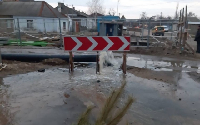 В Николаеве прорвало канализацию, фонтаном хлынула вода, затопив целую улицу Фото № 0 В Николаеве прорвало канализацию, фонтаном хлынула вода, затопив целую улицу Фото № 0