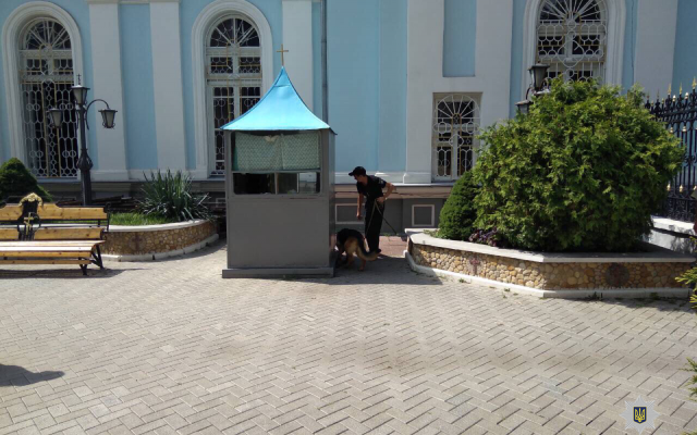 Полиция проверяет информацию неизвестного о закладке взрывчатки в десяти церквях Николаева и Николаевской области Фото № 2 Полиция проверяет информацию неизвестного о закладке взрывчатки в десяти церквях Николаева и Николаевской области Фото № 2