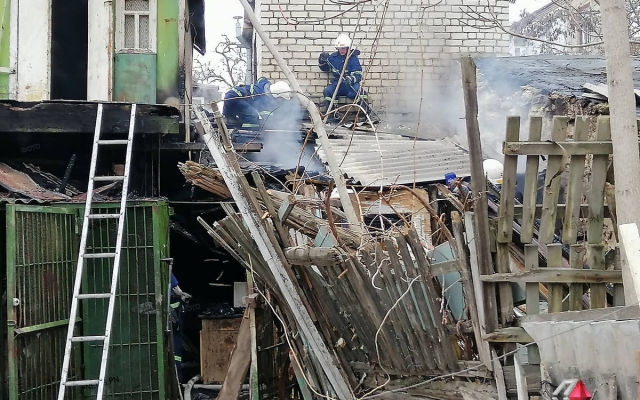 В Николаеве загорелась захламленная хозяйственная постройка Фото № 6 В Николаеве загорелась захламленная хозяйственная постройка Фото № 6