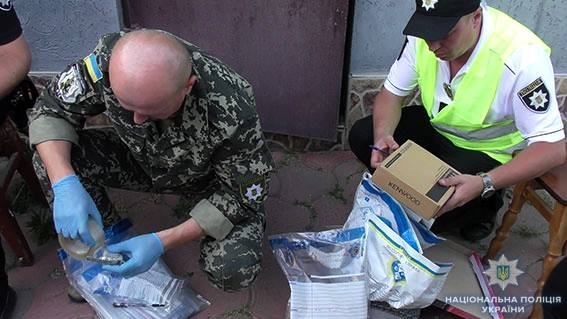 У мужчины нашли целый арсенал взрывчатки и боеприпасов Фото № 0 У мужчины нашли целый арсенал взрывчатки и боеприпасов Фото № 0