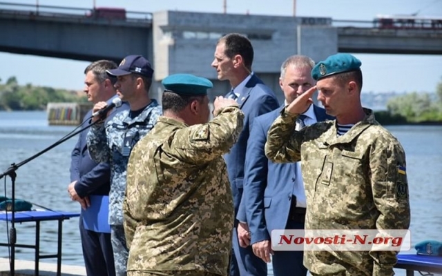 В Николаеве Президент Украины Петр Порошенко принял участие в торжествах, посвящённых 100-летию морской пехоты Украины Фото № 3 В Николаеве Президент Украины Петр Порошенко принял участие в торжествах, посвящённых 100-летию морской пехоты Украины Фото № 3