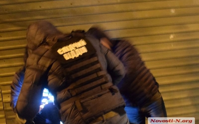 В Николаеве на взятке попался офицер полиции Фото № 4 В Николаеве на взятке попался офицер полиции Фото № 4