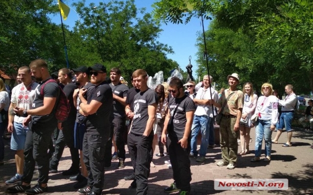 Жители Николаева прошли традиционным парадом по улицам нашего города Фото № 19 Жители Николаева прошли традиционным парадом по улицам нашего города Фото № 19