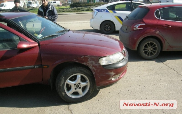 Из-за аварии на Пушкинском кольце образовался затор Фото № 3 Из-за аварии на Пушкинском кольце образовался затор Фото № 3
