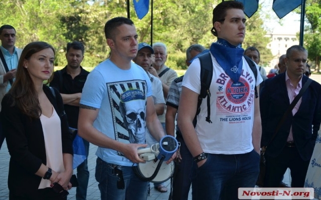 Представители шести партий митингуют под зданием Николаевой облгосадминистрации, требуя выборы по «открытым спискам» Фото № 4 Представители шести партий митингуют под зданием Николаевой облгосадминистрации, требуя выборы по «открытым спискам» Фото № 4