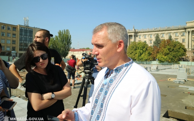 Уже в октябре на Соборной площади в Николаеве будет 102 новых дерева, два фонтана и два вида скамеек Фото № 8 Уже в октябре на Соборной площади в Николаеве будет 102 новых дерева, два фонтана и два вида скамеек Фото № 8