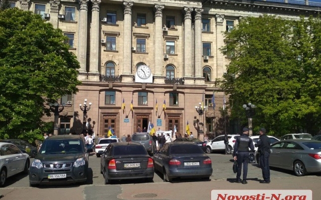 Пикет под Николаевским горсоветом: зоозащитники требуют «гуманную программу» по обращению с животными Фото № 2 Пикет под Николаевским горсоветом: зоозащитники требуют «гуманную программу» по обращению с животными Фото № 2