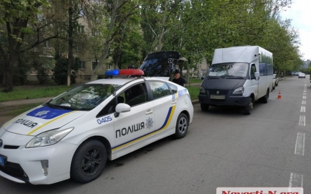 На проспекте Корабелов во время торможения маршрутки травмировалась пассажирка Фото № 0 На проспекте Корабелов во время торможения маршрутки травмировалась пассажирка Фото № 0