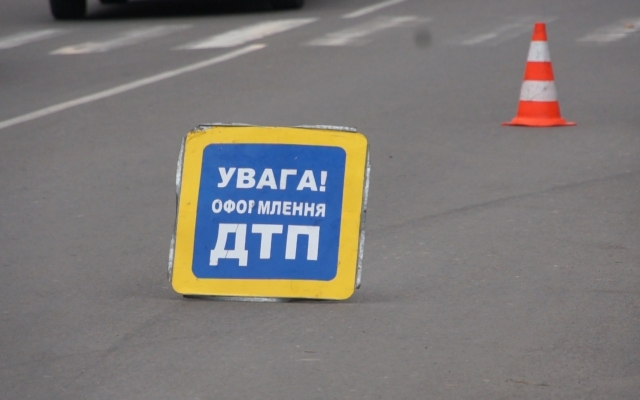 Возле села Михайловка иномарка врезалась в дерево, пострадали 4 пассажира Фото № 0 Возле села Михайловка иномарка врезалась в дерево, пострадали 4 пассажира Фото № 0