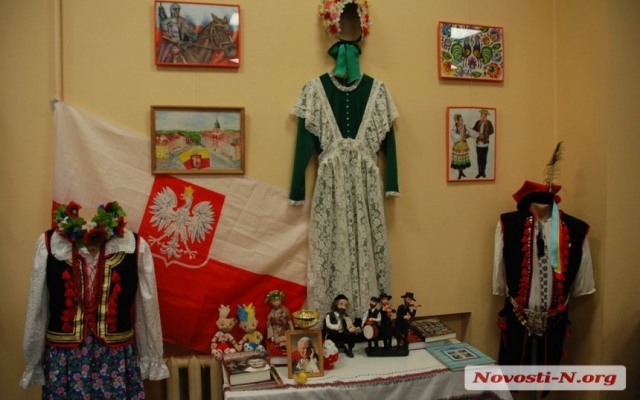 В Николаеве открылась многонациональная выставка «Красота во имя мира» Фото № 4 В Николаеве открылась многонациональная выставка «Красота во имя мира» Фото № 4