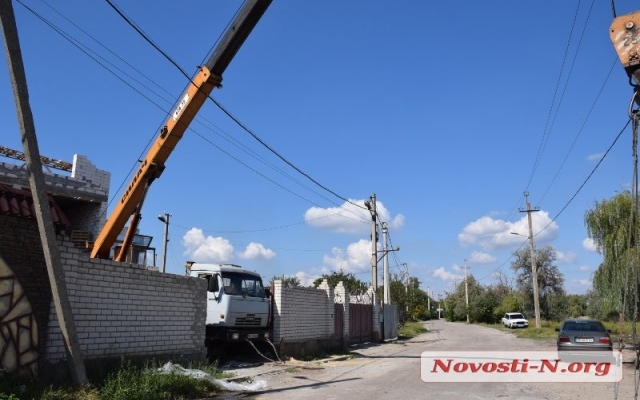 Смертельная трагедия в Варваровке: автокран повредил линию электропередач, от удара тока погиб рабочий Фото № 16 Смертельная трагедия в Варваровке: автокран повредил линию электропередач, от удара тока погиб рабочий Фото № 16