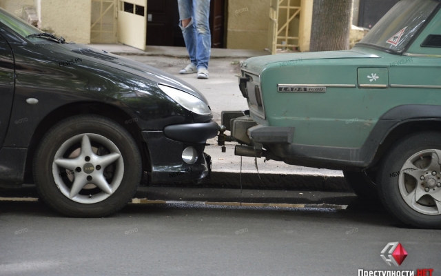 На Соборной произошла авария с участием четырех автомобилей Фото № 0 На Соборной произошла авария с участием четырех автомобилей Фото № 0
