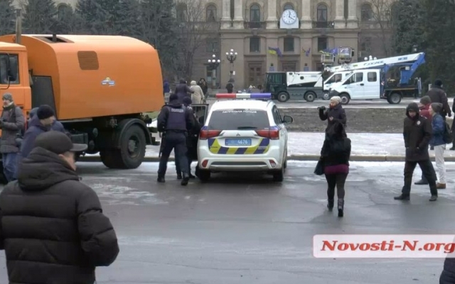 В Николаеве сторонники Михеила Саакашвили требуют отставки Президента Украины Петра Порошенко Фото № 7 В Николаеве сторонники Михеила Саакашвили требуют отставки Президента Украины Петра Порошенко Фото № 7