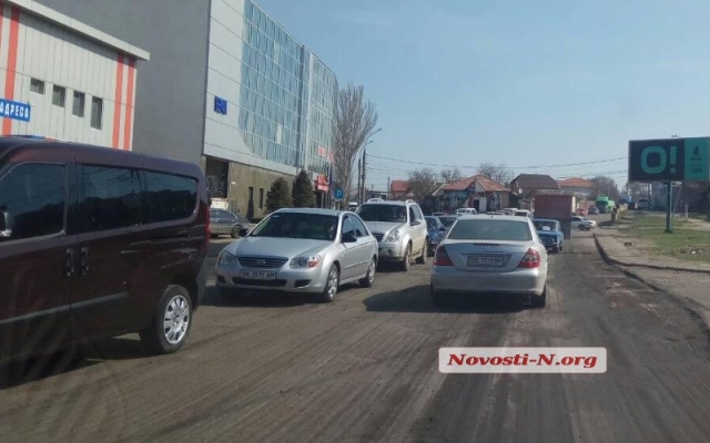 Из-за ремонтных работ на Троицкой большие автомобильные пробки Фото № 3 Из-за ремонтных работ на Троицкой большие автомобильные пробки Фото № 3
