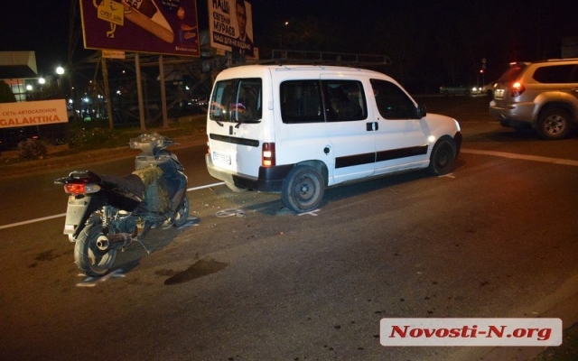 На Богоявленском проспекте мотоцикл врезался в автомобиль, пострадавший от госпитализации отказался Фото № 4 На Богоявленском проспекте мотоцикл врезался в автомобиль, пострадавший от госпитализации отказался Фото № 4