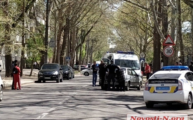На Адмиральской автомобиль сбил школьницу Фото № 3 На Адмиральской автомобиль сбил школьницу Фото № 3