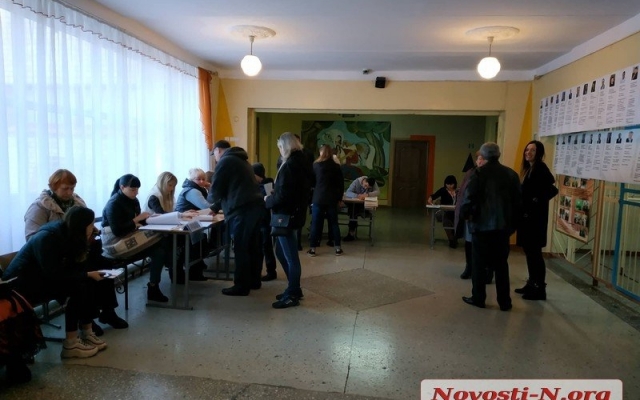 В Николаеве голосование на выборах Президента Украины проходит достаточно активно Фото № 3 В Николаеве голосование на выборах Президента Украины проходит достаточно активно Фото № 3