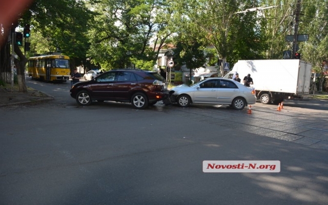 На пересечении Потемкинской и Пушкинской улицы в Николаеве произошло ДТП Фото № 0 На пересечении Потемкинской и Пушкинской улицы в Николаеве произошло ДТП Фото № 0