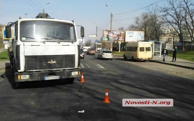 Перед Варваровским мостом на пешеходном переходе грузовик сбил женщину Фото № 6 Перед Варваровским мостом на пешеходном переходе грузовик сбил женщину Фото № 6