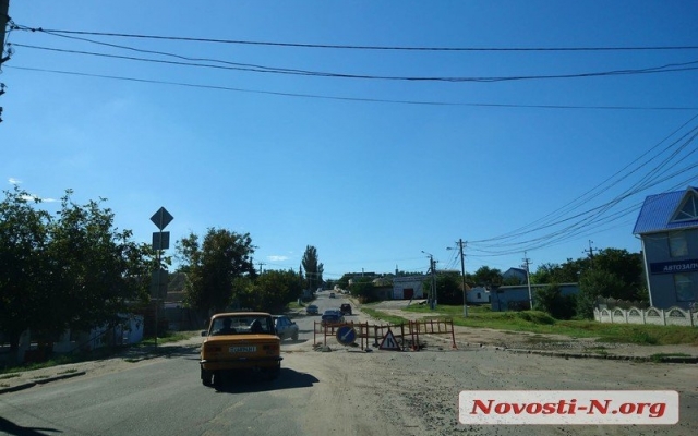 На Троицкой снова произошёл провал на канализационном коллекторе Фото № 2 На Троицкой снова произошёл провал на канализационном коллекторе Фото № 2