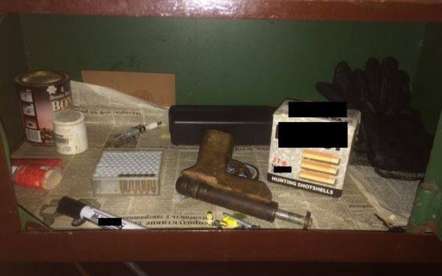 Полиция изъяла 12 гранат и два кило взрывчатки у мирного населения на Николаевщине Фото № 0 Полиция изъяла 12 гранат и два кило взрывчатки у мирного населения на Николаевщине Фото № 0