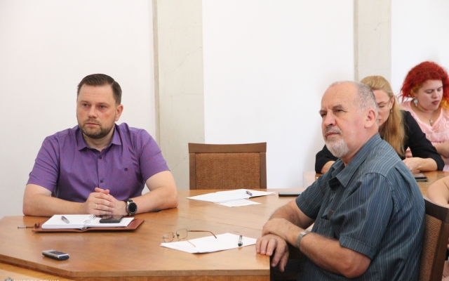 Александр Сенкевич провел встречу с представителями общественных советов Фото № 1 Александр Сенкевич провел встречу с представителями общественных советов Фото № 1