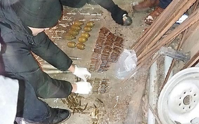 Подозреваемого в изнасиловании уроженца Николаевской области задержали, в его убежище обнаружили целый арсенал боеприпасов Фото № 3 Подозреваемого в изнасиловании уроженца Николаевской области задержали, в его убежище обнаружили целый арсенал боеприпасов Фото № 3