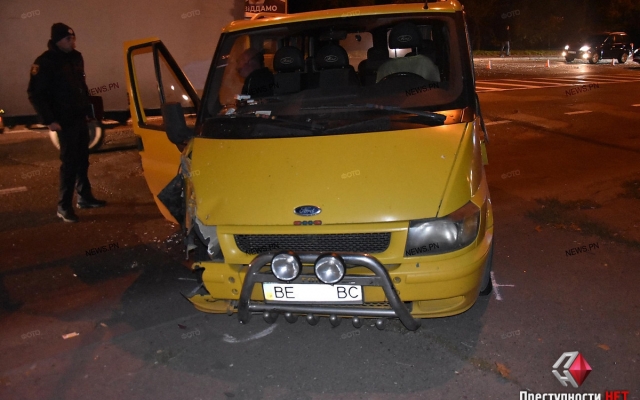 Пьяный водитель врезался трижды в автомобиль, образовался большой затор Фото № 9 Пьяный водитель врезался трижды в автомобиль, образовался большой затор Фото № 9