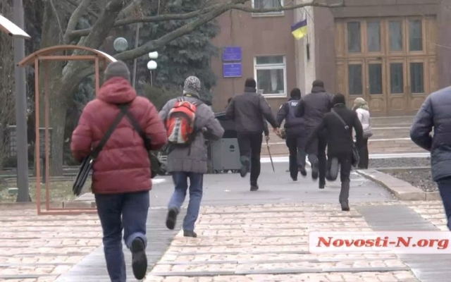 В Николаеве сторонники Михеила Саакашвили требуют отставки Президента Украины Петра Порошенко Фото № 6 В Николаеве сторонники Михеила Саакашвили требуют отставки Президента Украины Петра Порошенко Фото № 6