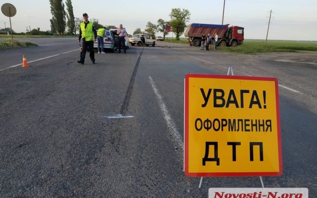 На трассе под Николаевом произошла жуткая авария, есть серьезно пострадавшие Фото № 3 На трассе под Николаевом произошла жуткая авария, есть серьезно пострадавшие Фото № 3
