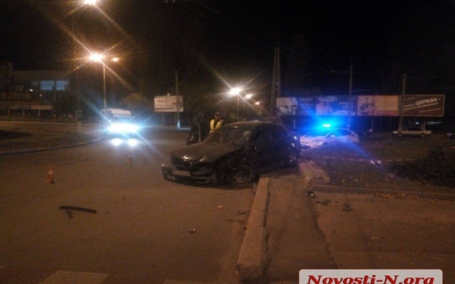 Авария на Центральном проспекте, девушку-пассажира в бессознательном состоянии увезли в больницу Фото № 6 Авария на Центральном проспекте, девушку-пассажира в бессознательном состоянии увезли в больницу Фото № 6