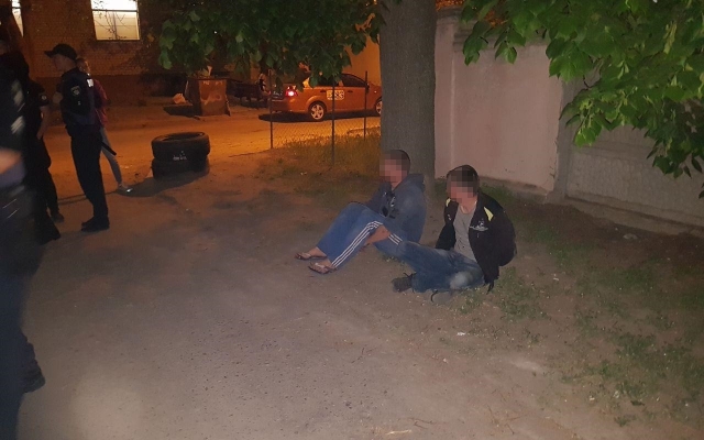 В Ракетной Роще два парня устроили «разборки» и угрожали друг друга ножами Фото № 5 В Ракетной Роще два парня устроили «разборки» и угрожали друг друга ножами Фото № 5