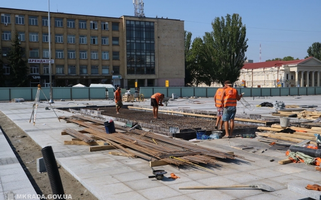 Уже в октябре на Соборной площади в Николаеве будет 102 новых дерева, два фонтана и два вида скамеек Фото № 7 Уже в октябре на Соборной площади в Николаеве будет 102 новых дерева, два фонтана и два вида скамеек Фото № 7