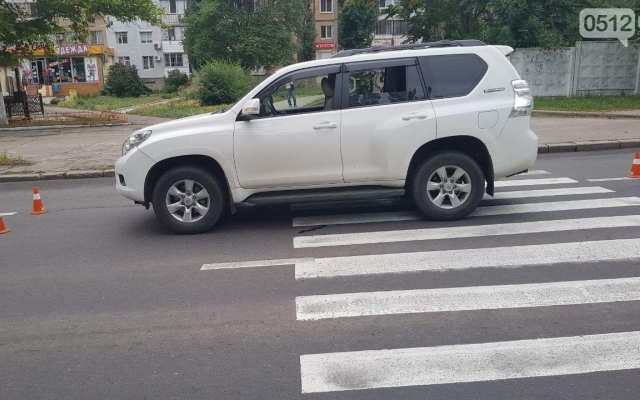 На Центральном проспекте на пешеходном переходе автомобиль сбил пожилую женщину Фото № 2 На Центральном проспекте на пешеходном переходе автомобиль сбил пожилую женщину Фото № 2