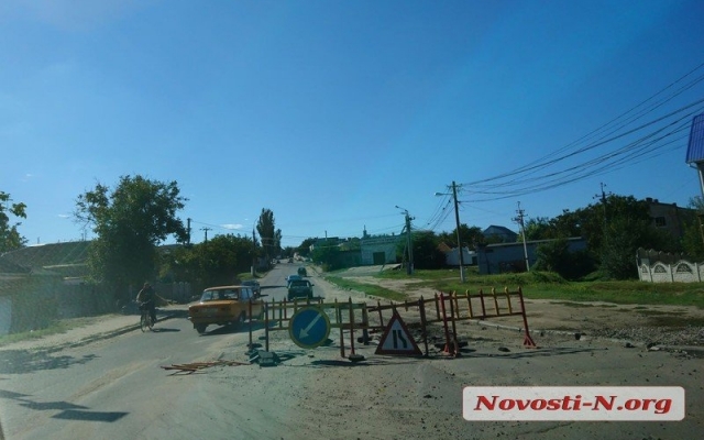 На Троицкой снова произошёл провал на канализационном коллекторе Фото № 0 На Троицкой снова произошёл провал на канализационном коллекторе Фото № 0