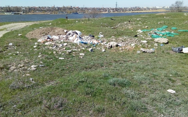 Красивейший полуостров Аляуды превращен в большую мусорную свалку Фото № 1 Красивейший полуостров Аляуды превращен в большую мусорную свалку Фото № 1