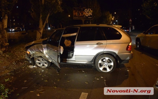 На Центральном проспекте пьяный водитель на автомобиле с еврономерами на большой скорости врезался в иномарку Фото № 2 На Центральном проспекте пьяный водитель на автомобиле с еврономерами на большой скорости врезался в иномарку Фото № 2
