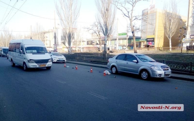 На Центральном проспекте под колесами автомобиля оказалась пожилая женщина Фото № 3 На Центральном проспекте под колесами автомобиля оказалась пожилая женщина Фото № 3