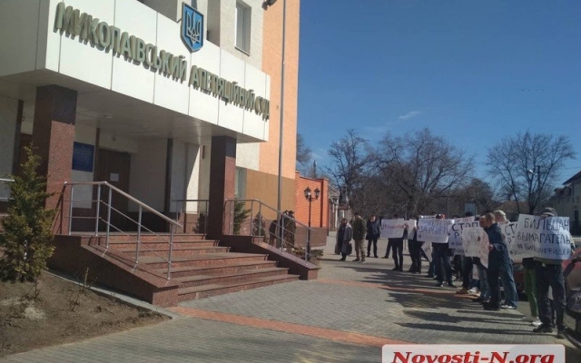 Под николаевским судом проходит митинг против днепровского активиста Бильцана Фото № 0 Под николаевским судом проходит митинг против днепровского активиста Бильцана Фото № 0