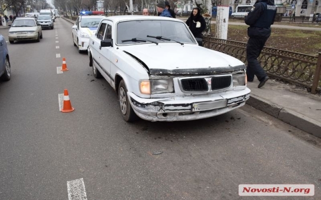 На Центральном проспекте столкнулись автомобиль и маршрутка Фото № 2 На Центральном проспекте столкнулись автомобиль и маршрутка Фото № 2